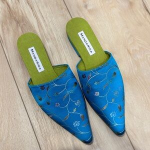 Mandarina turquoise blue slip-on mules with a pointed toe and floral embroidery